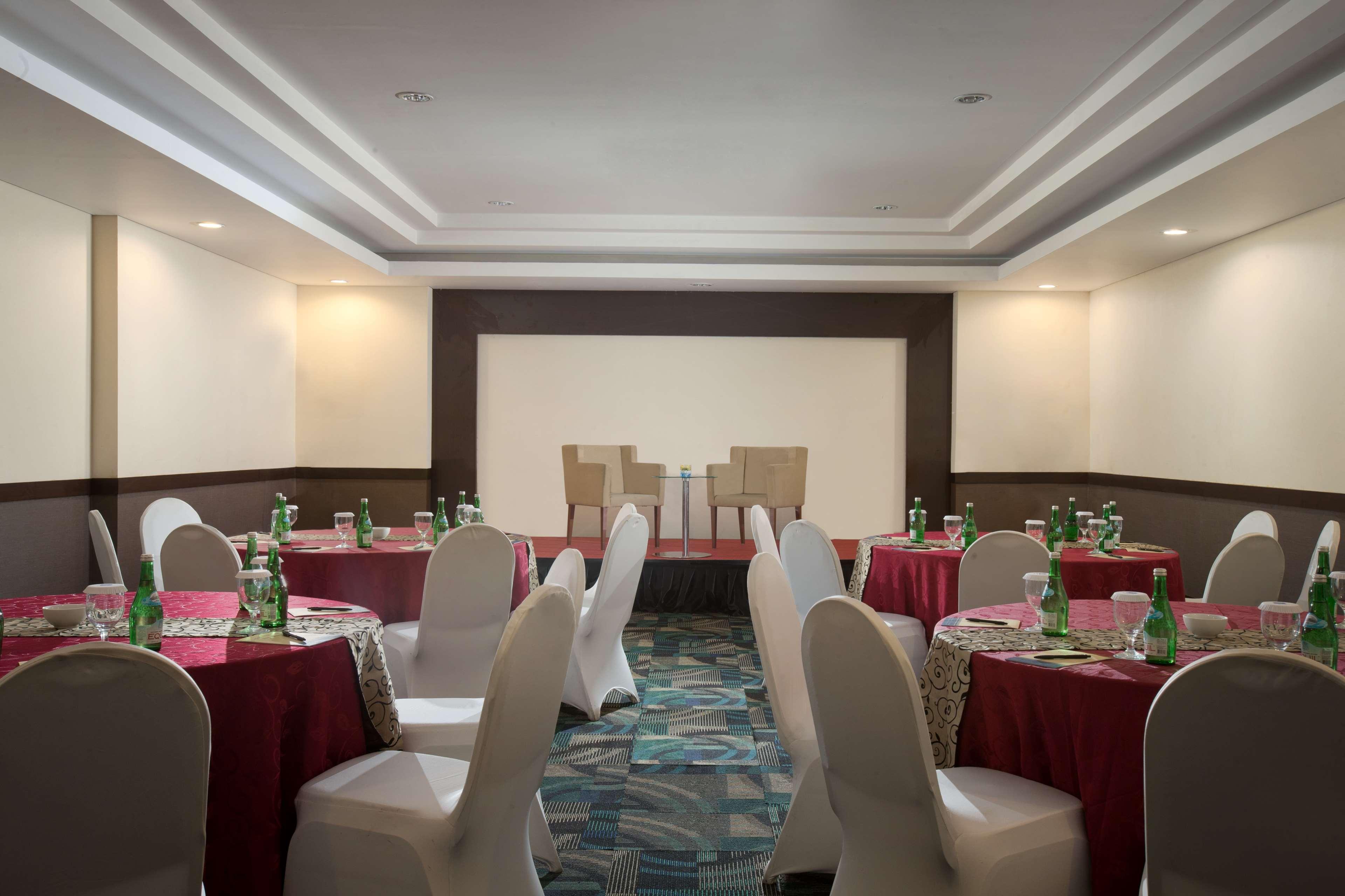 BW Kemayoran Hotel & Convention Powered By Archipelago Giacarta Esterno foto