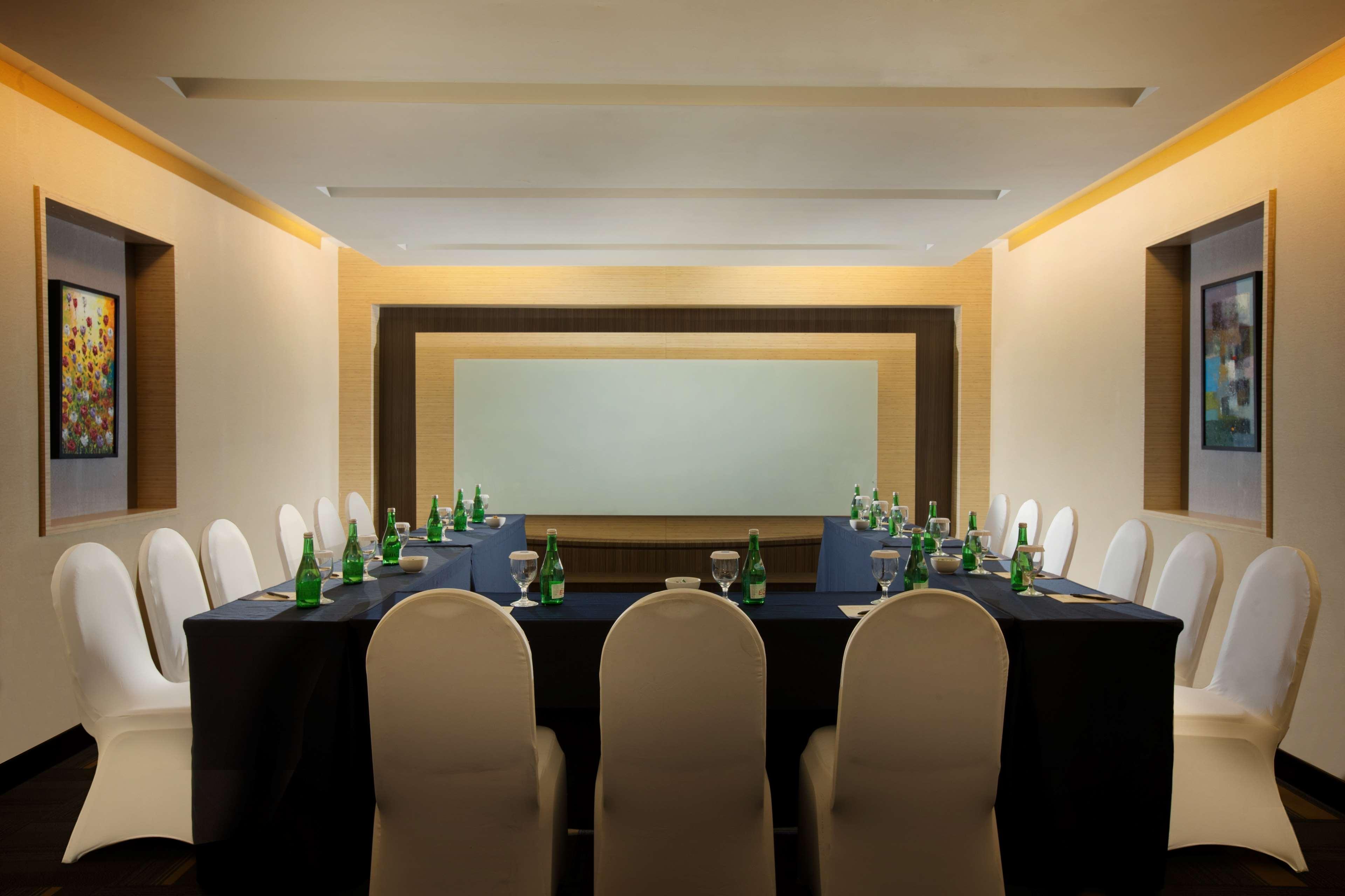 BW Kemayoran Hotel & Convention Powered By Archipelago Giacarta Esterno foto