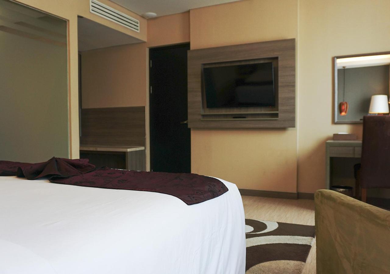 BW Kemayoran Hotel & Convention Powered By Archipelago Giacarta Esterno foto